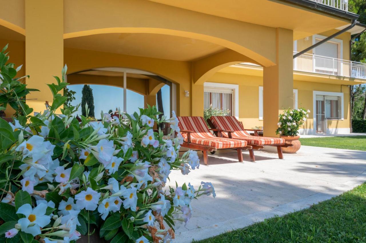 Tra Gli Alberi E Il Mare Acomodação com café da manhã Sirolo Exterior foto