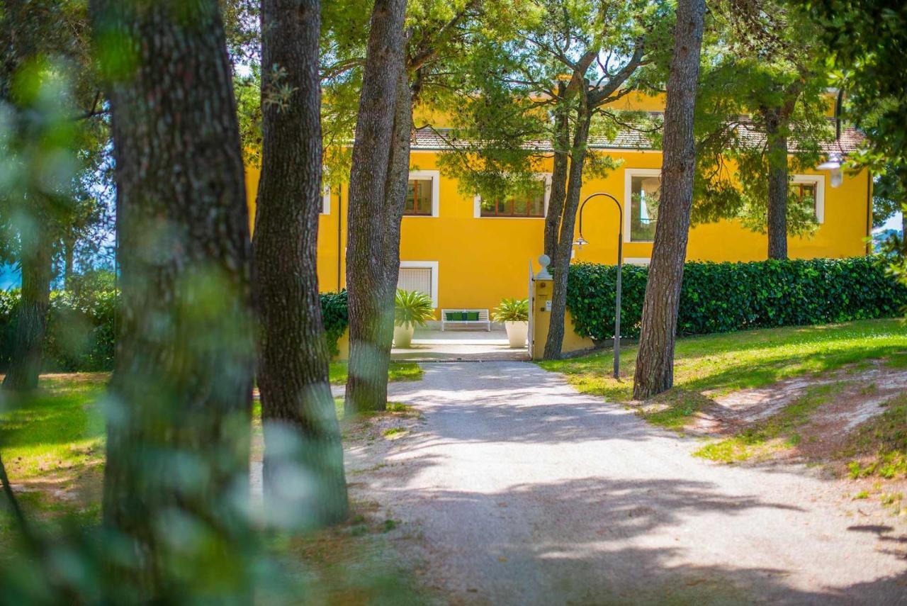 Tra Gli Alberi E Il Mare Acomodação com café da manhã Sirolo Exterior foto